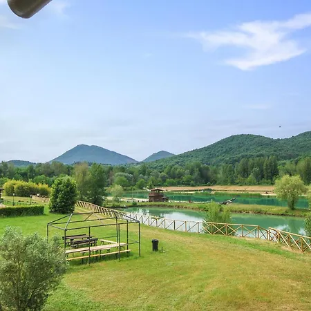 Сasa de vacaciones Pet Friendly In With Swimming Pool
