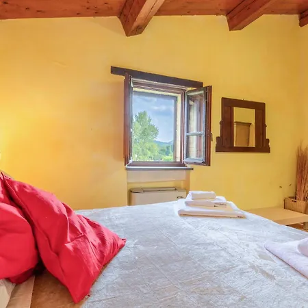 Сasa de vacaciones Pet Friendly In With Swimming Pool Montone (Umbria)