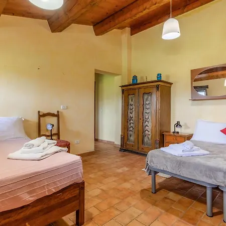 Сasa de vacaciones Pet Friendly In With Swimming Pool