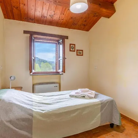Pet Friendly In With Swimming Pool Сasa de vacaciones *